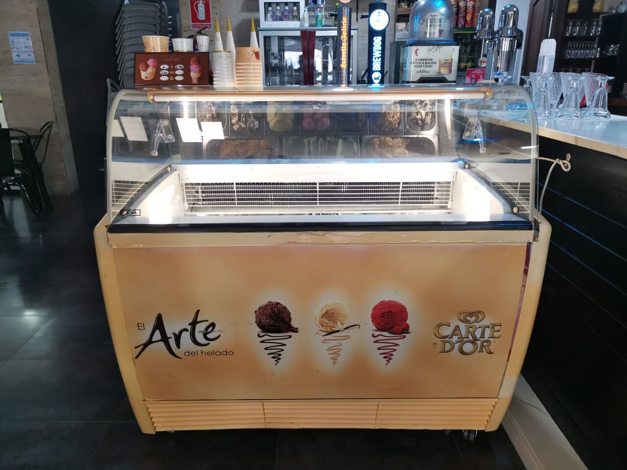 Helados, gran variedad de sabores......