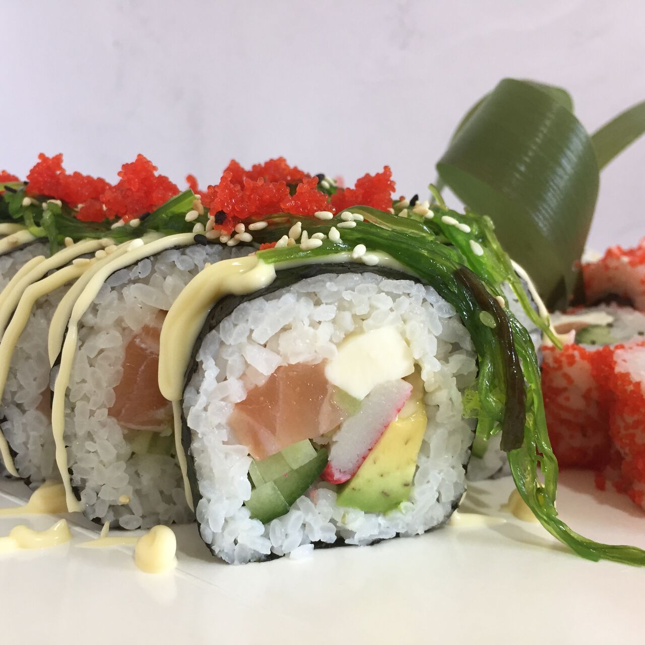 Футомакі з крабом та лососем