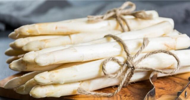 Asperges blanches bottes de 500g calibre 16/22 (selon arrivage et saison) - 6,30€ (prix variable selon arrivage et saison)