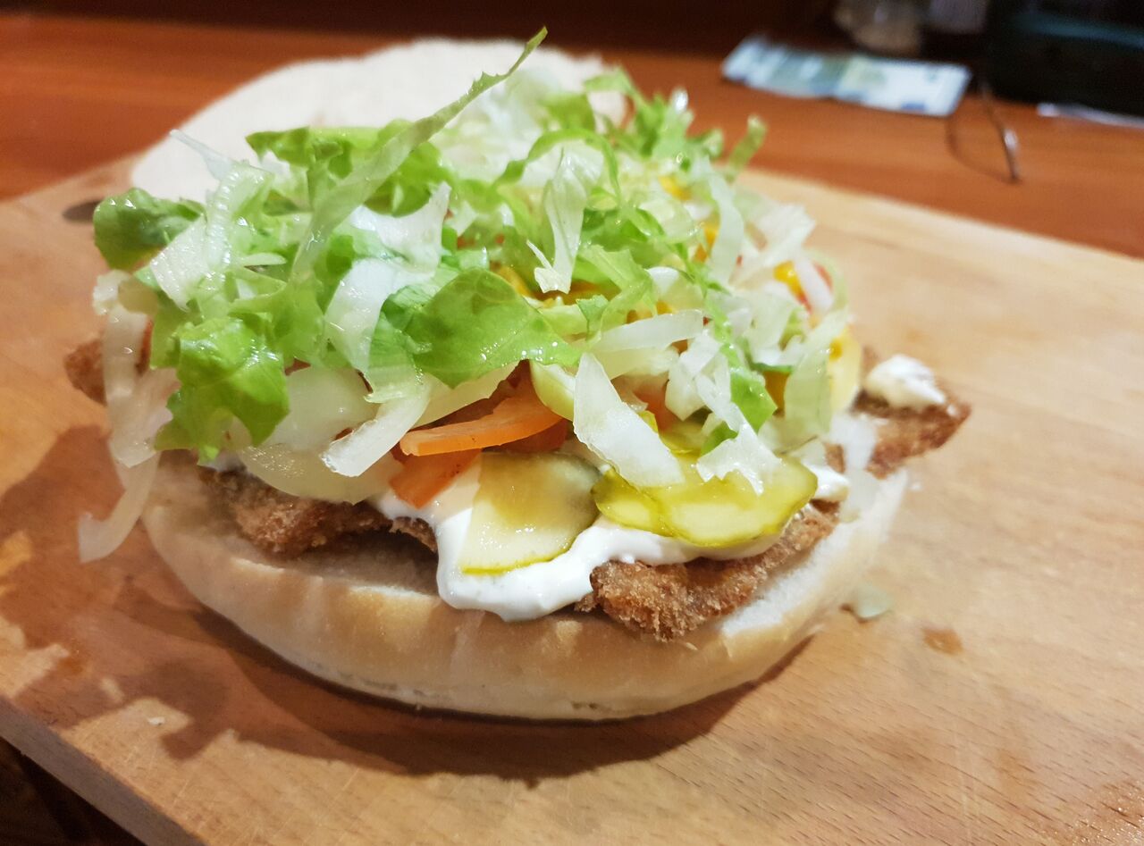 Sendvič bečki s prilogom