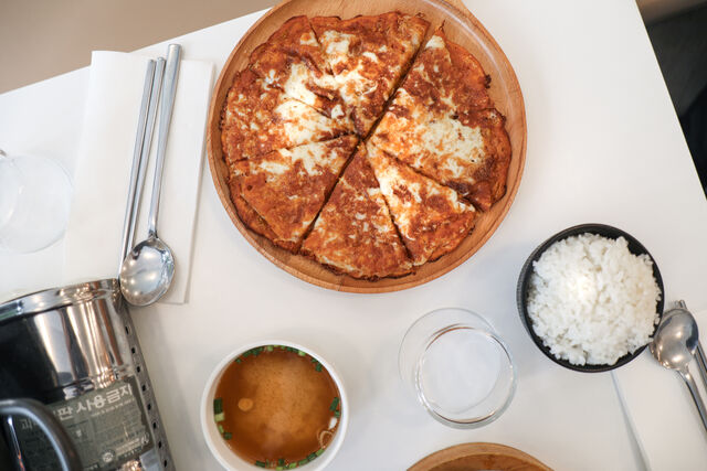 KIMCHI CHEESE PANCAKE