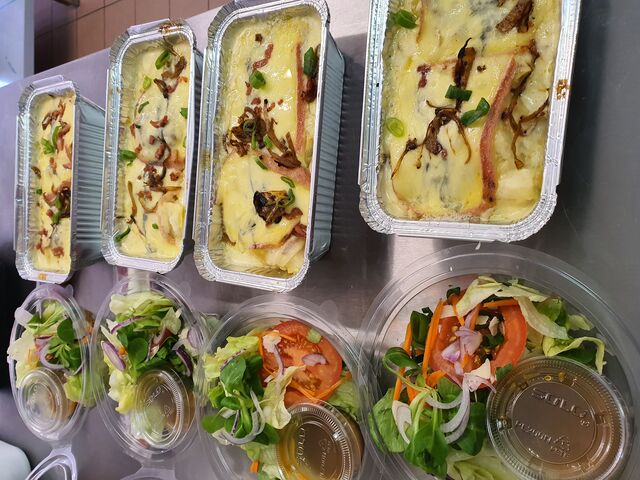 Morbiflette jurassienne avec sa petite salade
8.50 euro p pers 