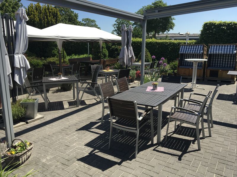 #2 Ein erster Einblick in unseren Biergarten. Hier lässt es sich bei gutem Wetter aushalten!