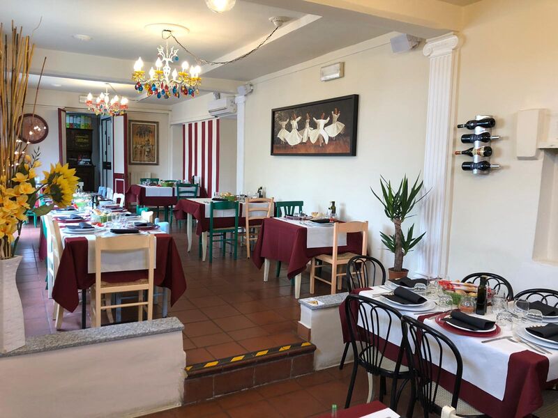 saletta centrale che affaccia sul dehors