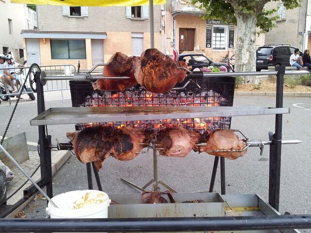 Jambons rôti - 20€ par personne cuisson + découpe + service 