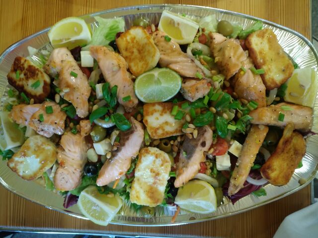 Sałatka Cypryjska z serem Halloumi