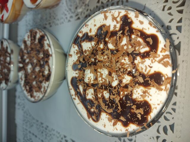 Dessert fait maison fromage blanc coulis chocolat