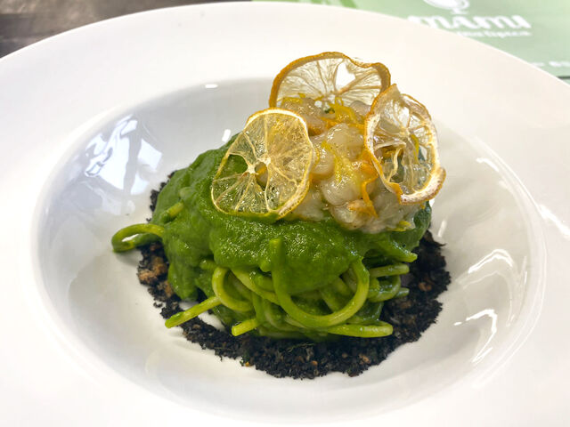 Spaghettone con crema di rape, tartare di scampo e limone disidratato