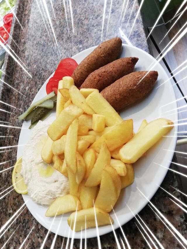  Kebbeh (beignet farci au viandes hachées et de noix )