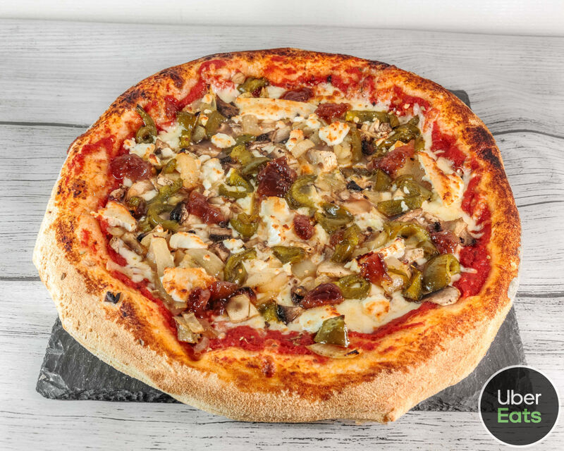 Sauce tomate, mozzarella, poivrons, champignons, chèvre, confiture figues, origan 13,90€