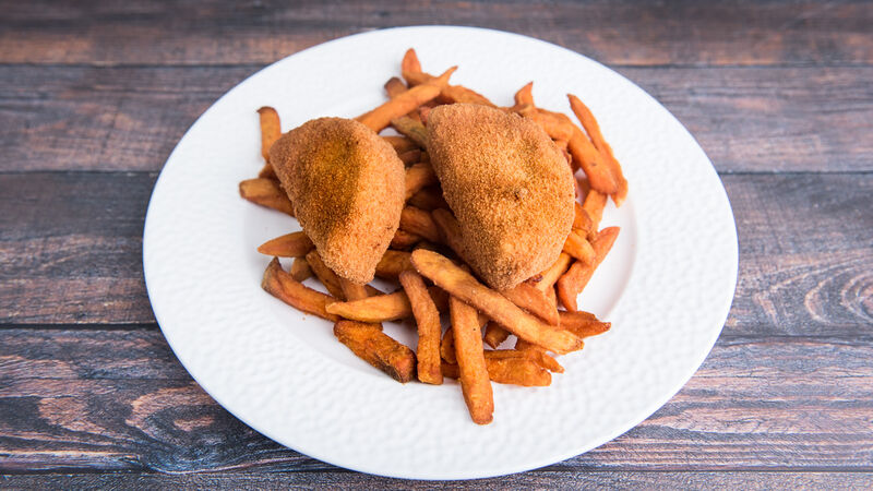 Rántott camembert, édesburgonya hasábbal