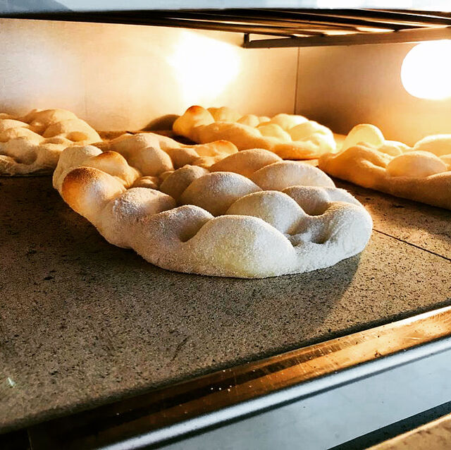 La Scottata della Pinsa Romana.
Sprigioniamo i gas contenuti all’interno della massa