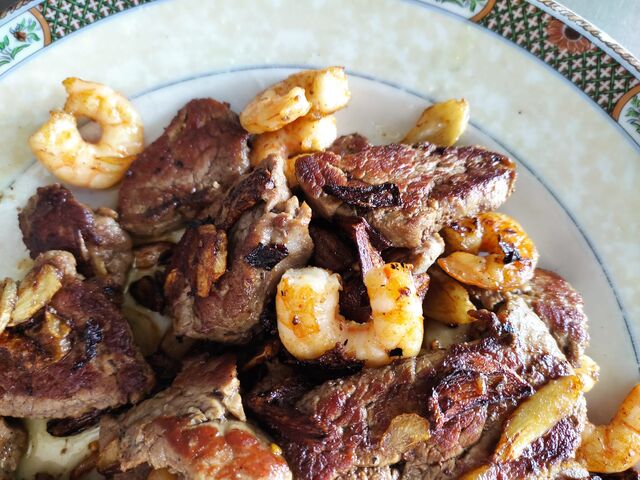 SOLOMILLO DE RES CON GAMBAS