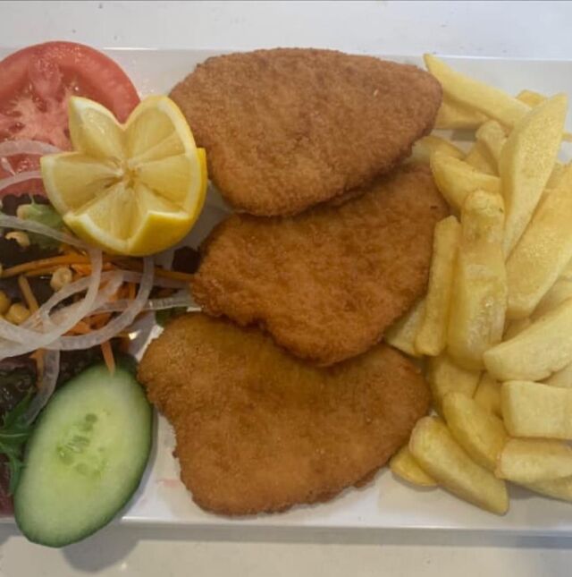 ESCALOPE DE POLLO CON PATATAS FRITAS