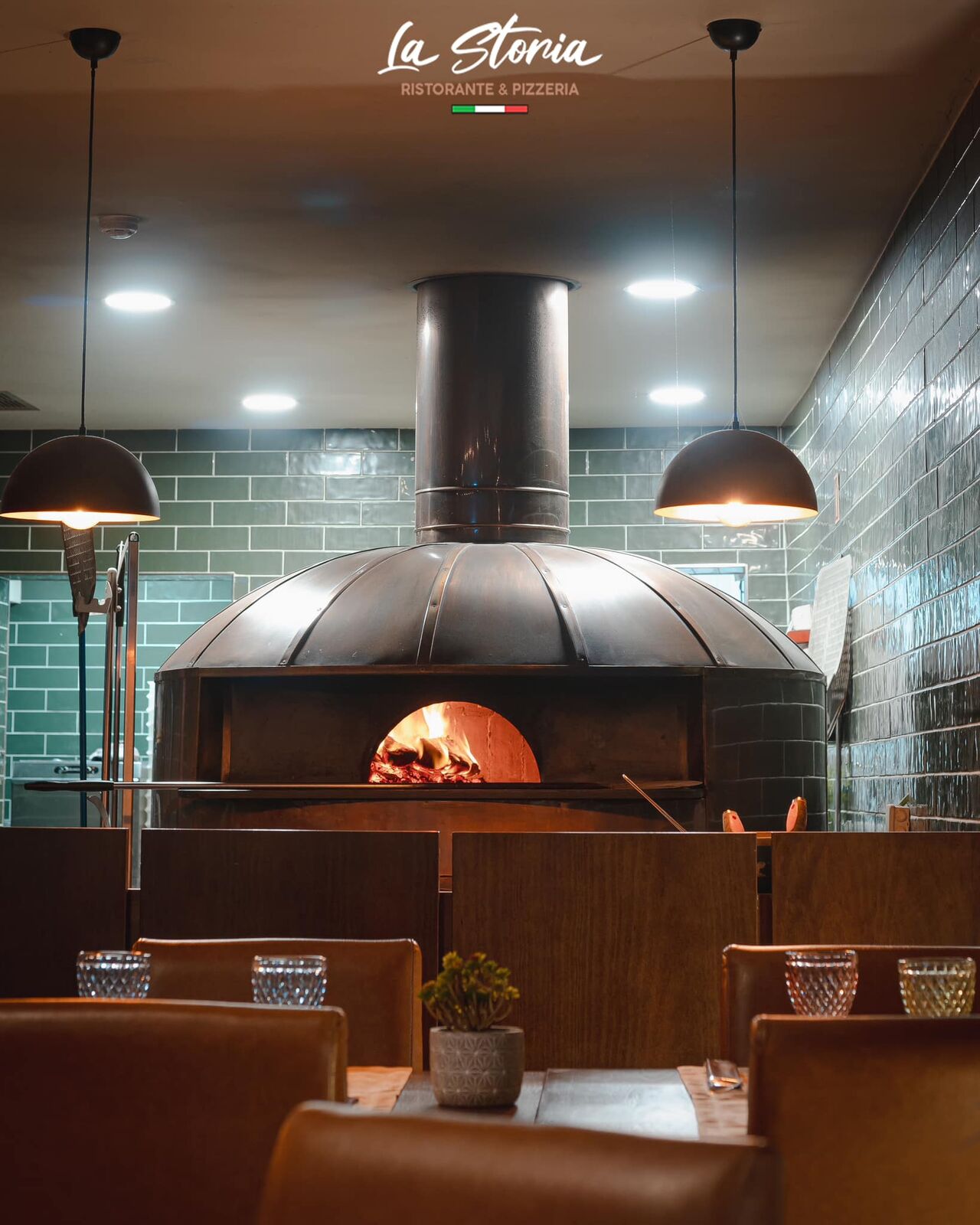 A grande estrela do nosso restaurante: o forno a lenha!