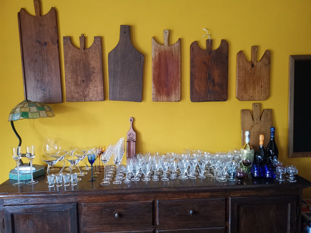 Taglieri e Bicchieri,una collezione di 50 anni,a vostra disposizione.