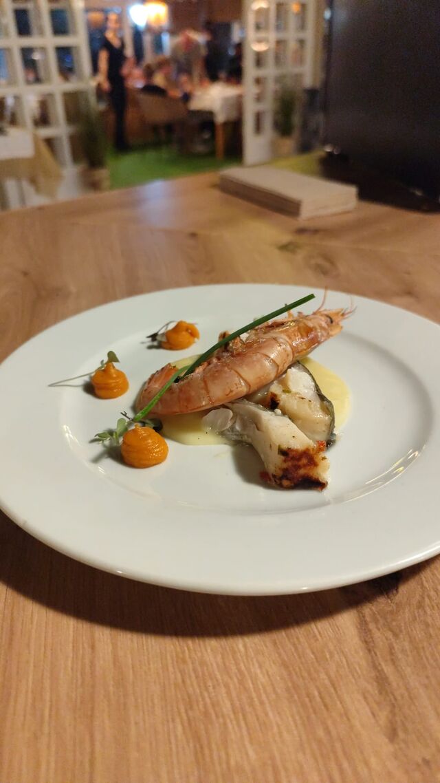 Bacalao y langostinos, parmentier y puré de boniato