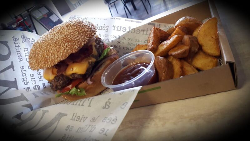 Bbq Burgerünk - házi steak burgonyával!