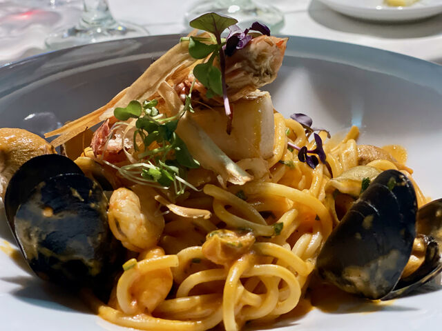 Pasta artesanal italiana con mariscos (almejas, caracoles de mar, mejillones, viera, gamba organica)