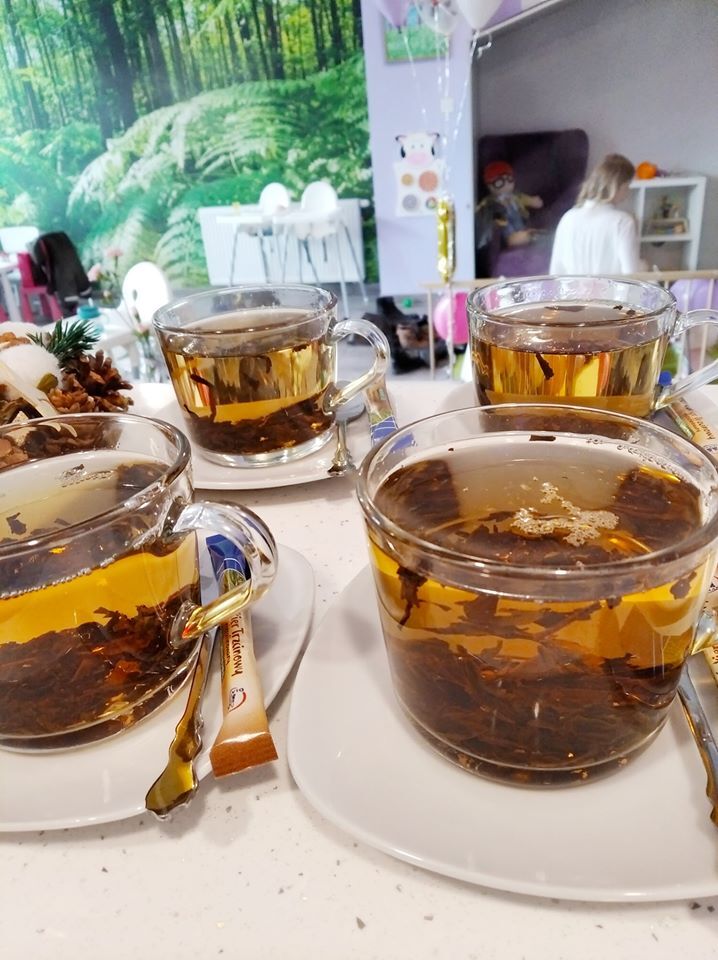 Czarna, biała, zielona, piernikowa, różana i szarlotkowa- nieważne jaka, w taki chłodny wieczór sprawdzi się każda !
