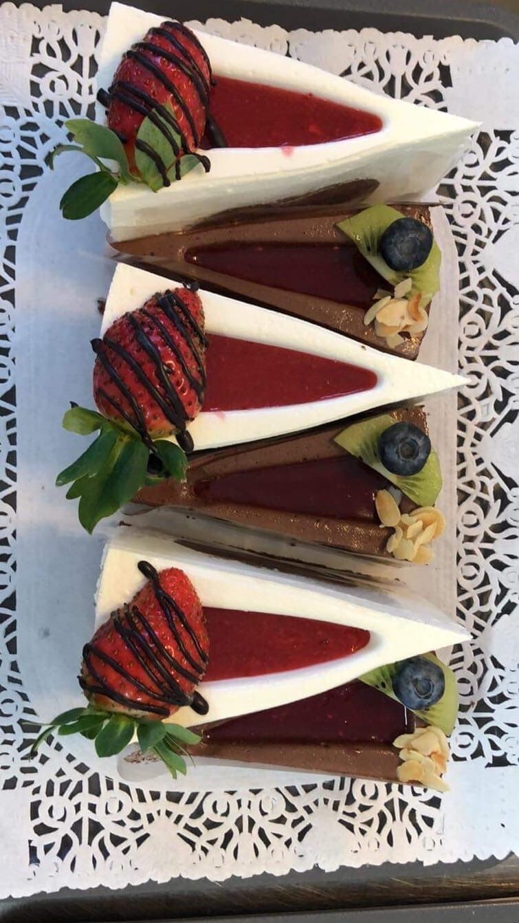 Gyümölcs pürével töltött torták, akár tojás mentesen is.