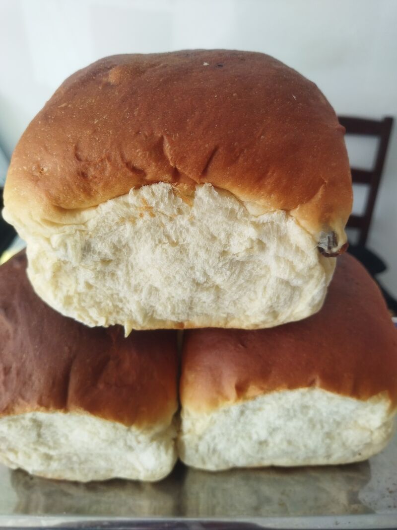 Brioche nature ou raisin 2.50 une ou 4.50 les deux 