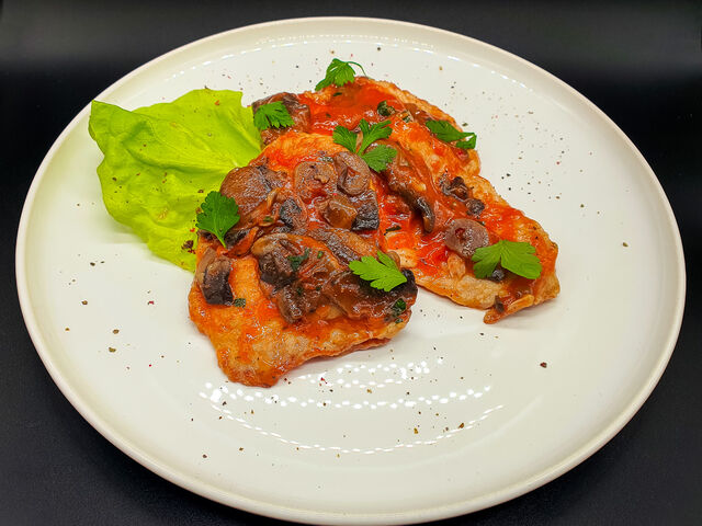 ESCALOP DE PORC CU SOS DE CIUPERCI