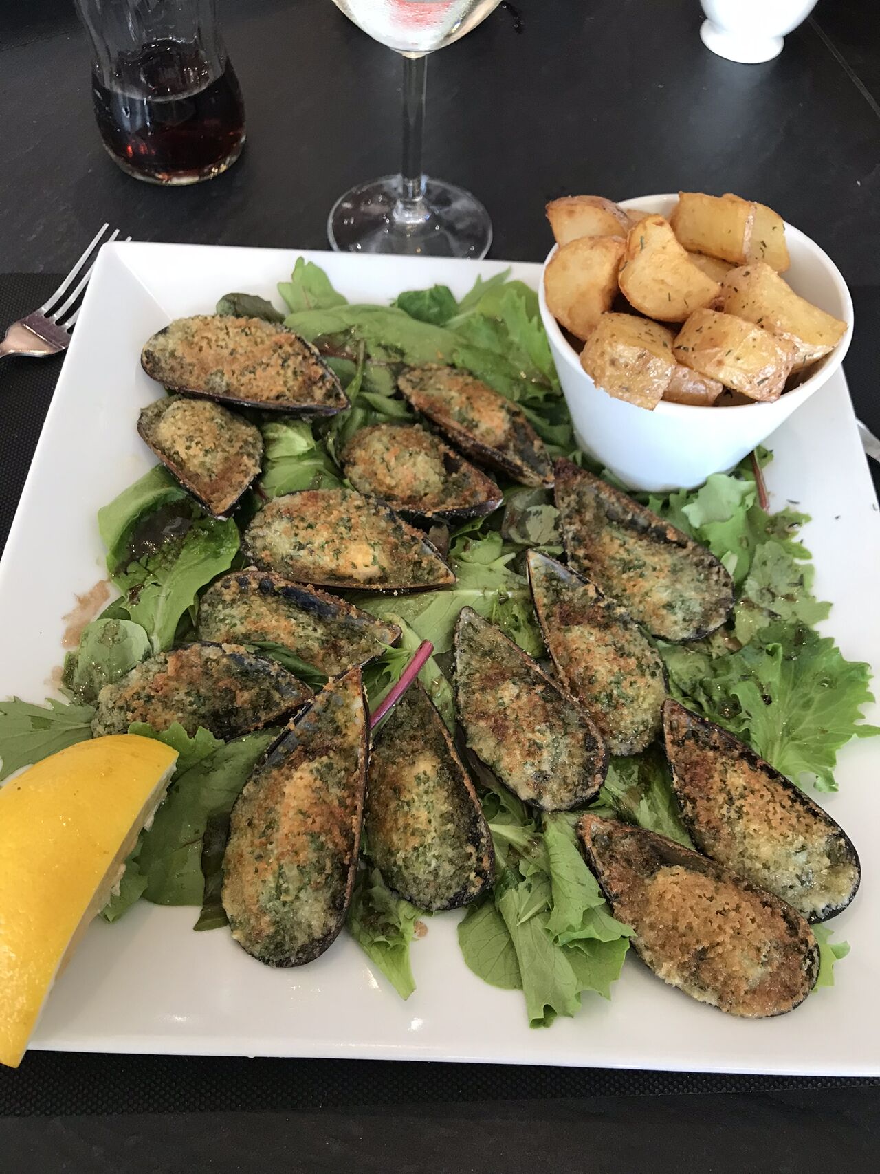 Moules fraîches gratinées