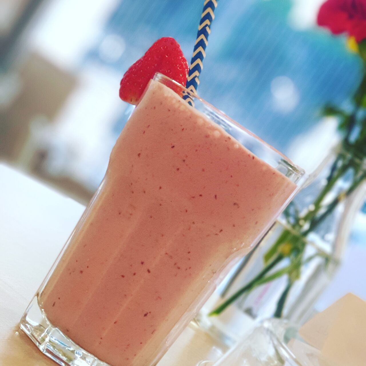 Smoothie de banana y fresas.