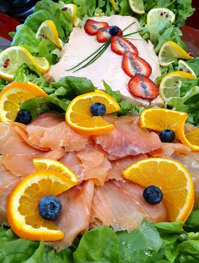 Buffet avec assortiment de poissons