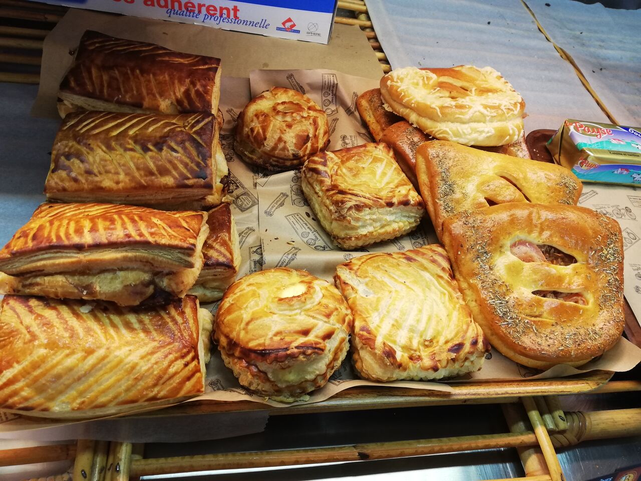 Pâtés Lorrains, Fougasses thon tomate, Tourte à la Viande, Carré au jambon béchamel 