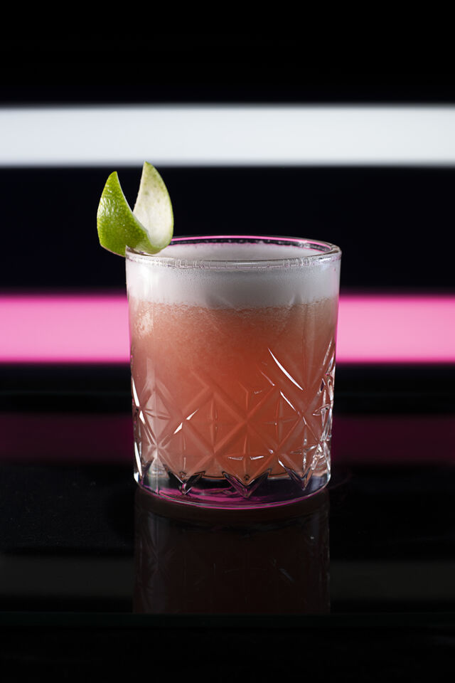 South Chine Breez
Ingrédients : Vodka, litchi, Pamplemousse, angostura bitter
Saveur : amertume, fruité
Catégorie : Premium