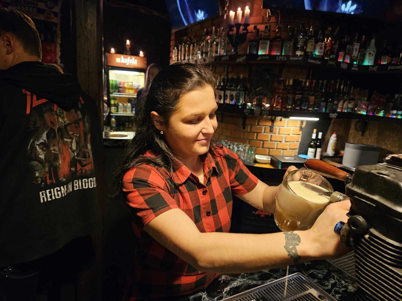 Naše punková kráska ANET za barem