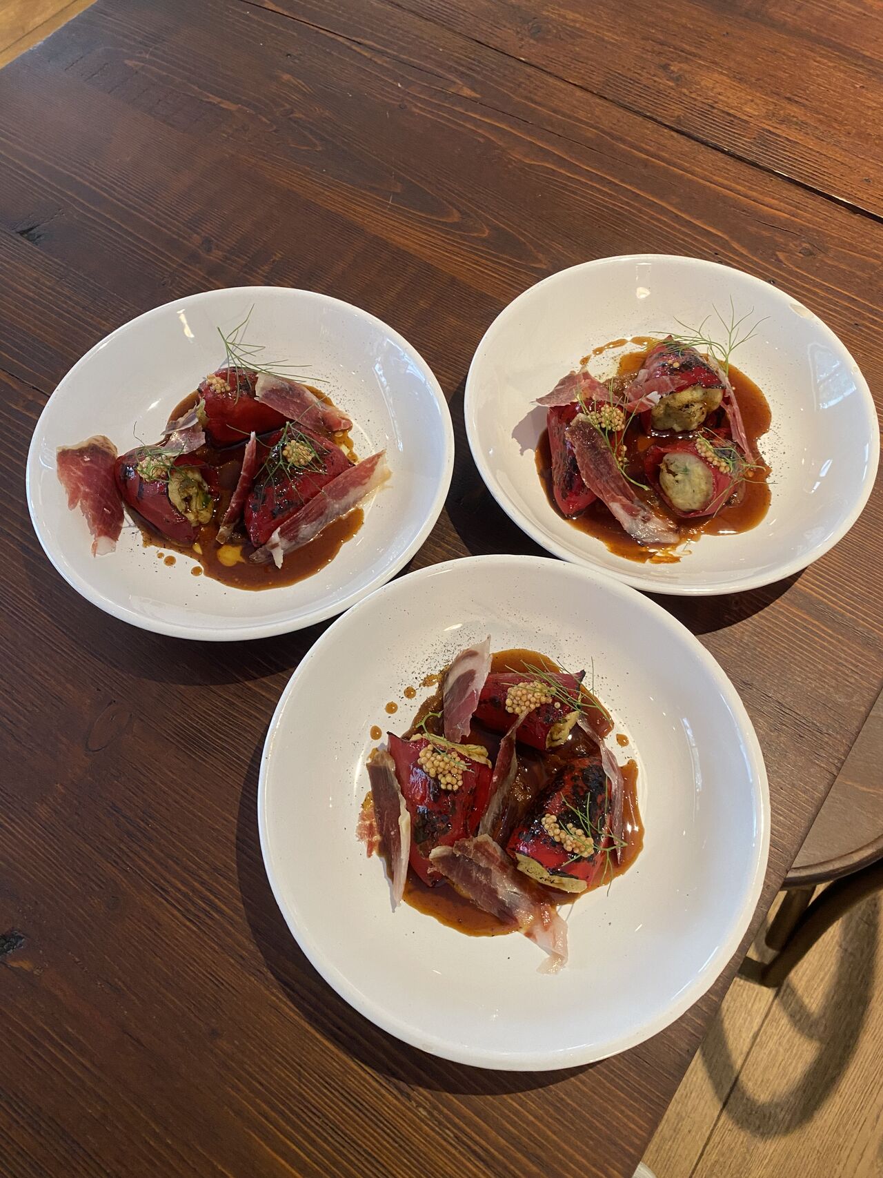 Piquillos farcis à la brandade maison, jambon ibérique