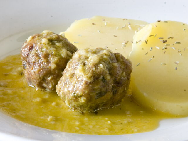 Albóndigas de Merluza en Salsa de Ortiguillas