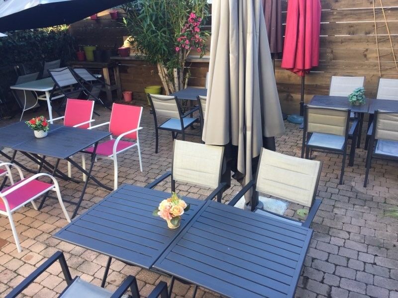 Beau jardin arrière 