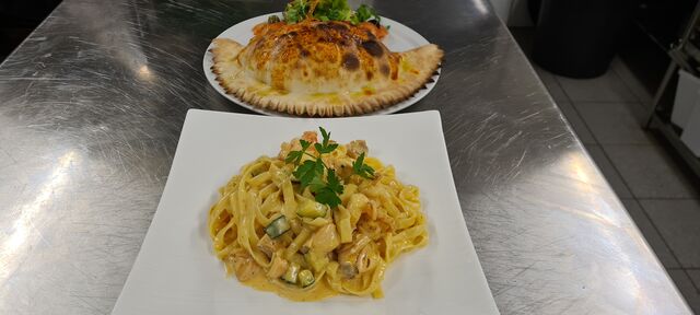 Pizza Calzone & Tagliatelle Salmone 