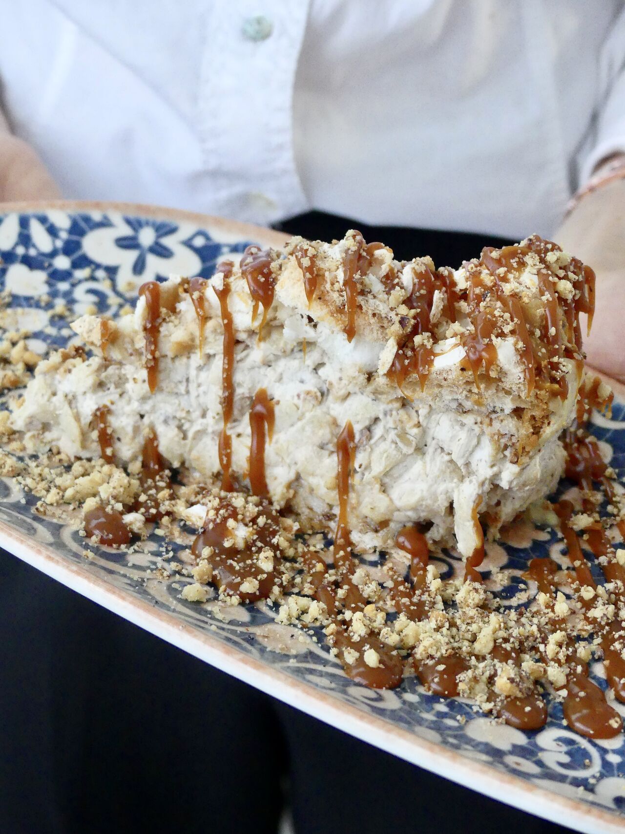 Apple cake with meringue and caramelized walnut