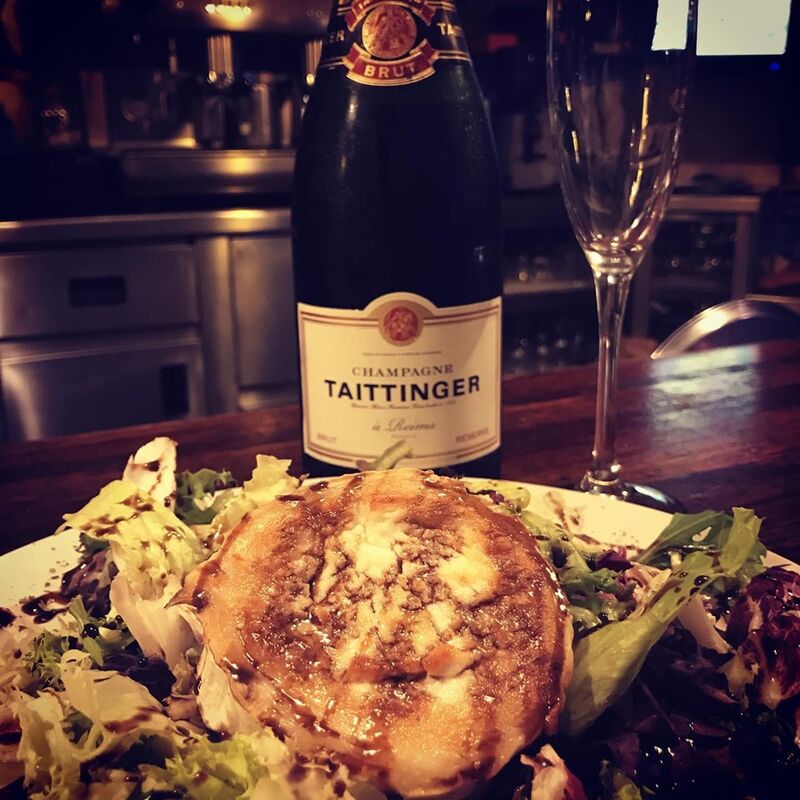 Ensalada tibia con queso de cabra.