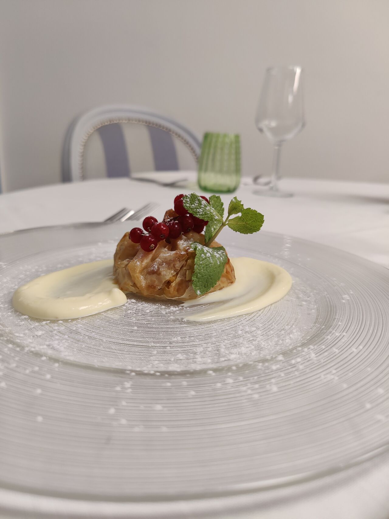 Fagottino con ananas, zenzero e crema inglese 