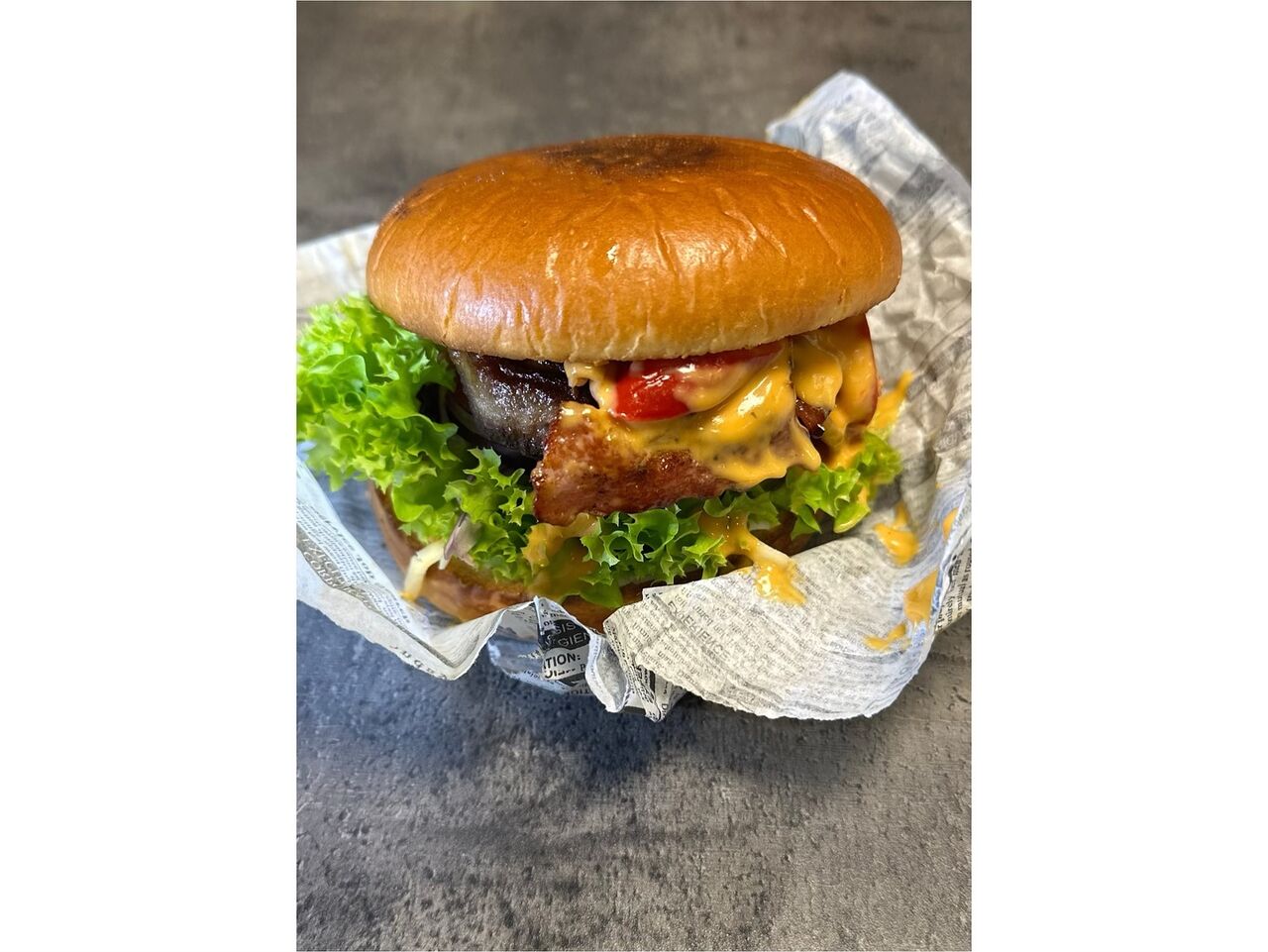 Hovädzí burger so slaninkou a jalapenos