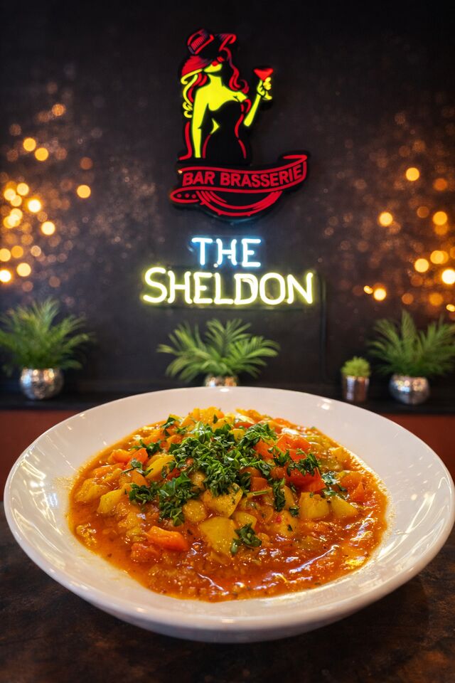 assiette Veggie : ragoût de légumes (avec tomate, carotte, courgette, pomme de terre, herbes)