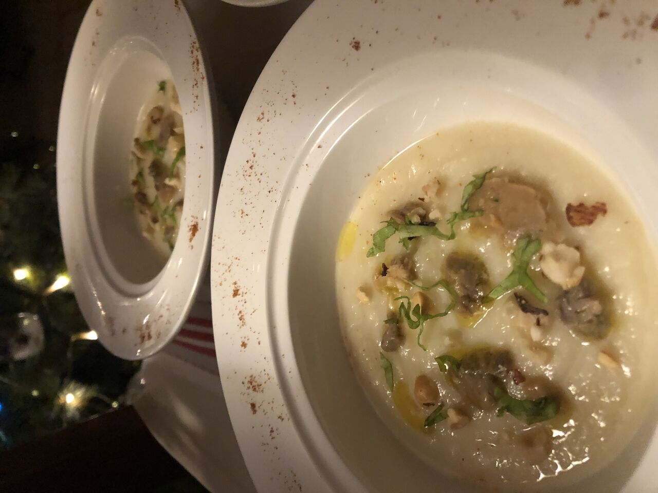 Crême de panais au foie gras et aux noisettes