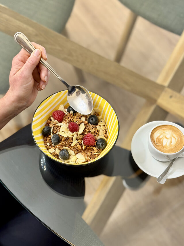 Naše granola s jogurtem