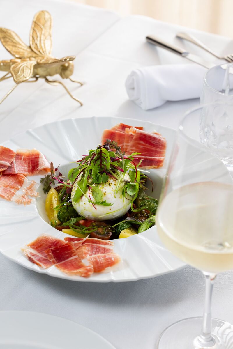 Burrata de búfala com presunto