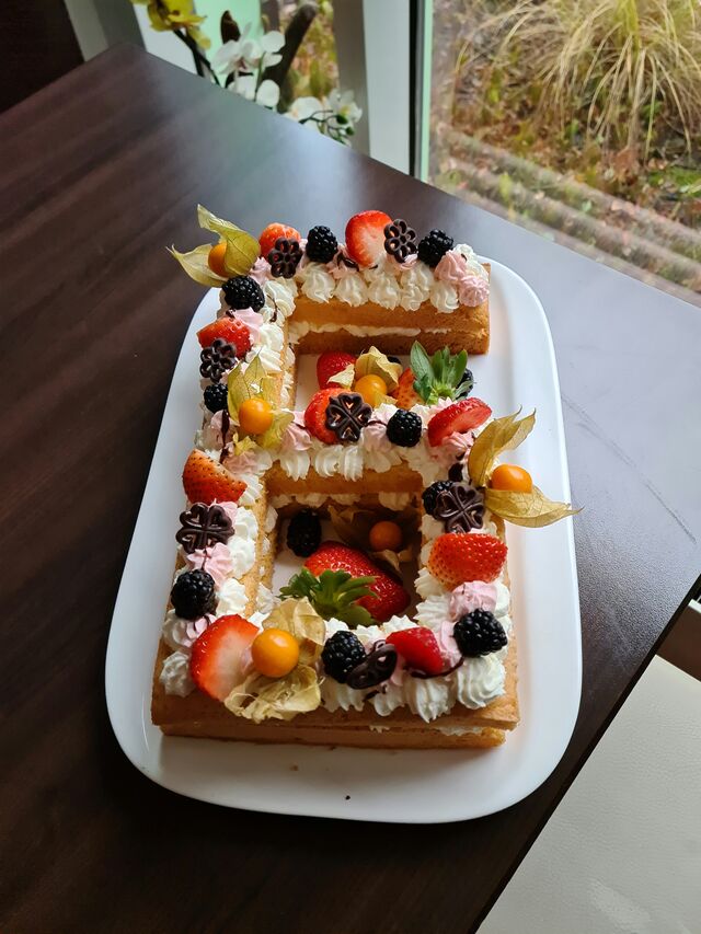 Number Cake mit Obst 