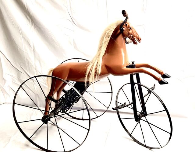 Cheval bois année 30 tout restauré 