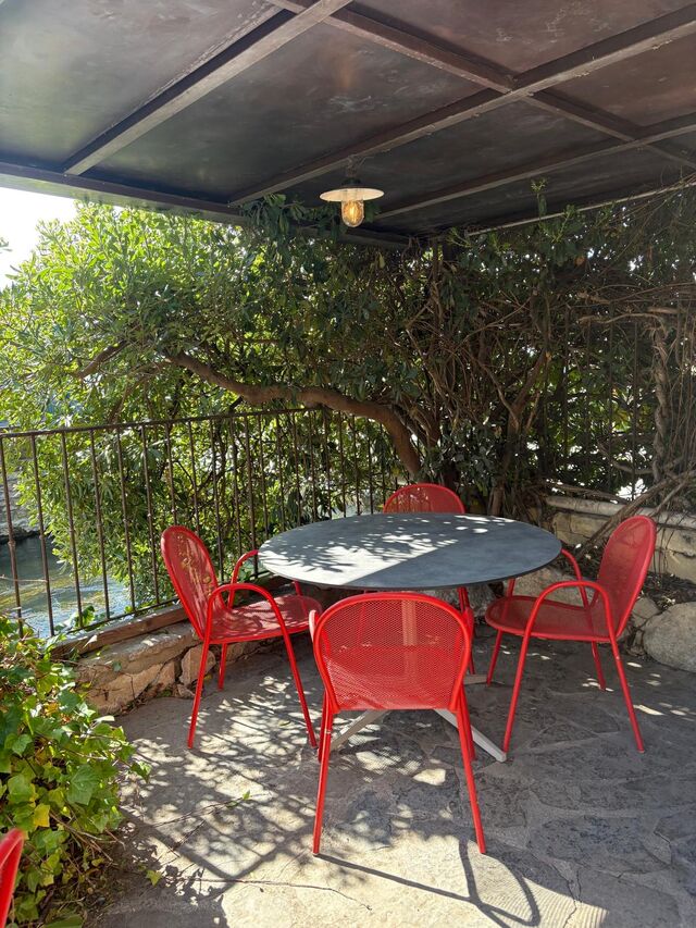 Terrasse au bord e l'eau