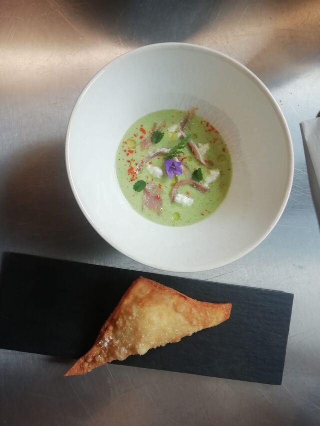 Velouté de concombre façon Tzatziki
et Rissole à la Ricotta de Marles et fond d'artichaut