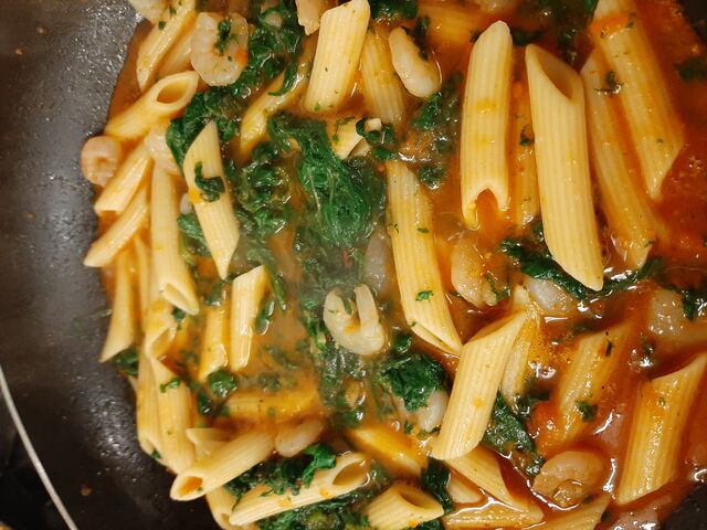 Pasta ab 6€ pro Portion
(Baukasten System)
Abb. Pasta Spinaci Shrimps 